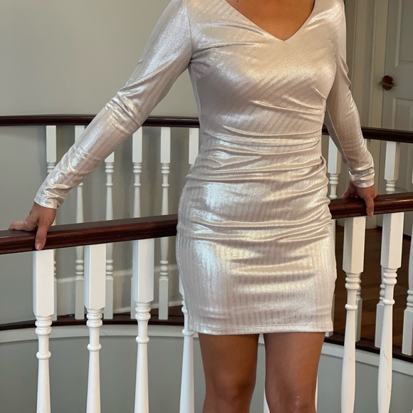 Brand new guess dress. Perfect for any party - Picture 7 of 8